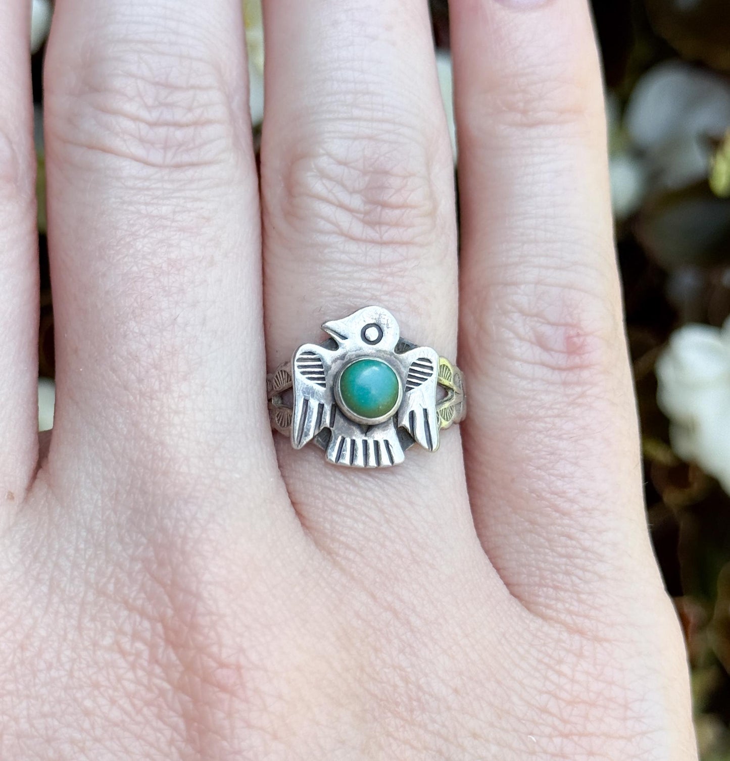 Cuite Vintage Native American Thunderbird Ring with Snake Eye turquoise cabochon in Sterling silver