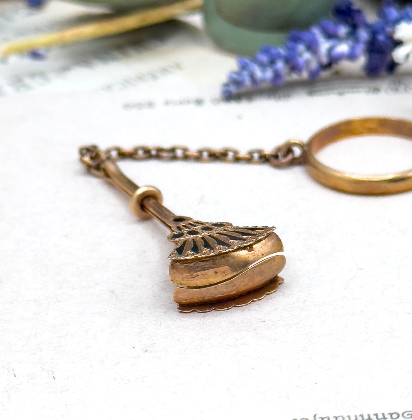 Antique 14K Yellow Gold Hankie Holder Ring: Victorian Black Enamel Detail