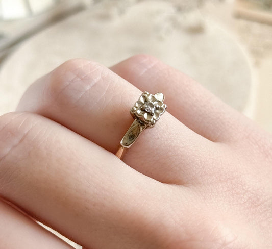 Beautiful Vintage Diamond Engagement Ring in Two Tone 14K Yellow Gold White Gold