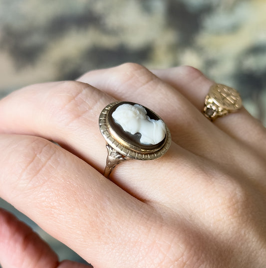 Romantic Antique Hardstone Cameo in Two Tone Gold
