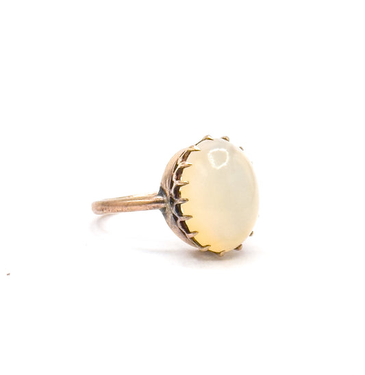 Victorian Agate Cabochon Ring in 9K Gold