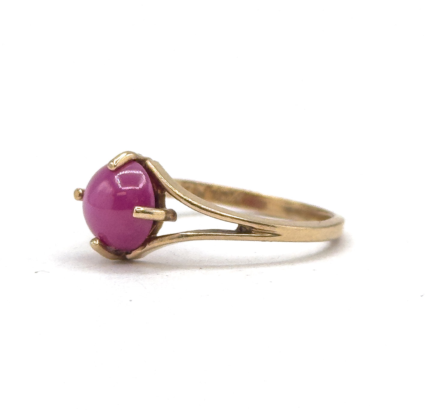 Vintage Synthetic Pink / Red Star Sapphire Ring in 10K Gold