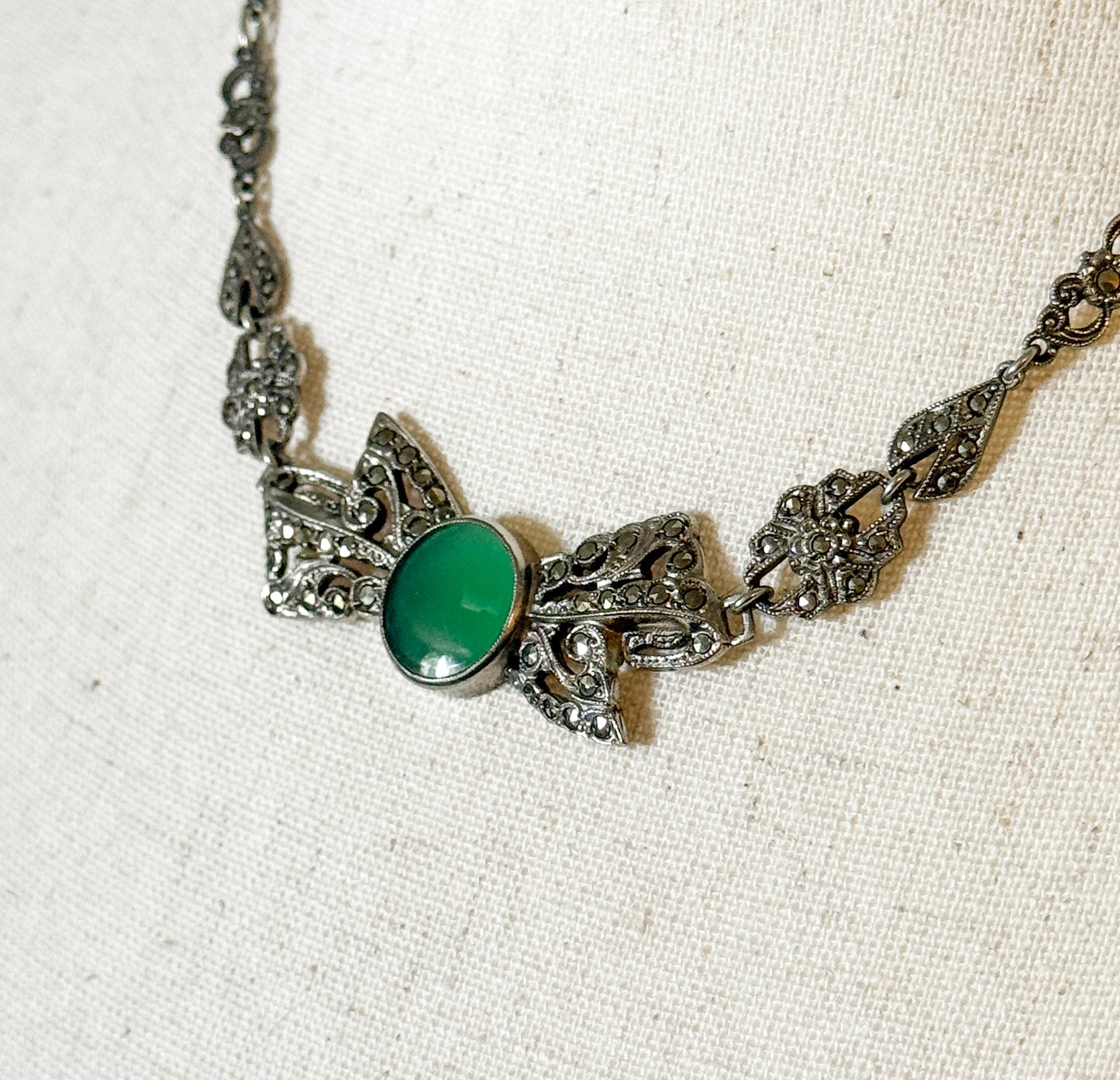 Art Deco Green Onyx & Marcasite Bow Necklace in Silver