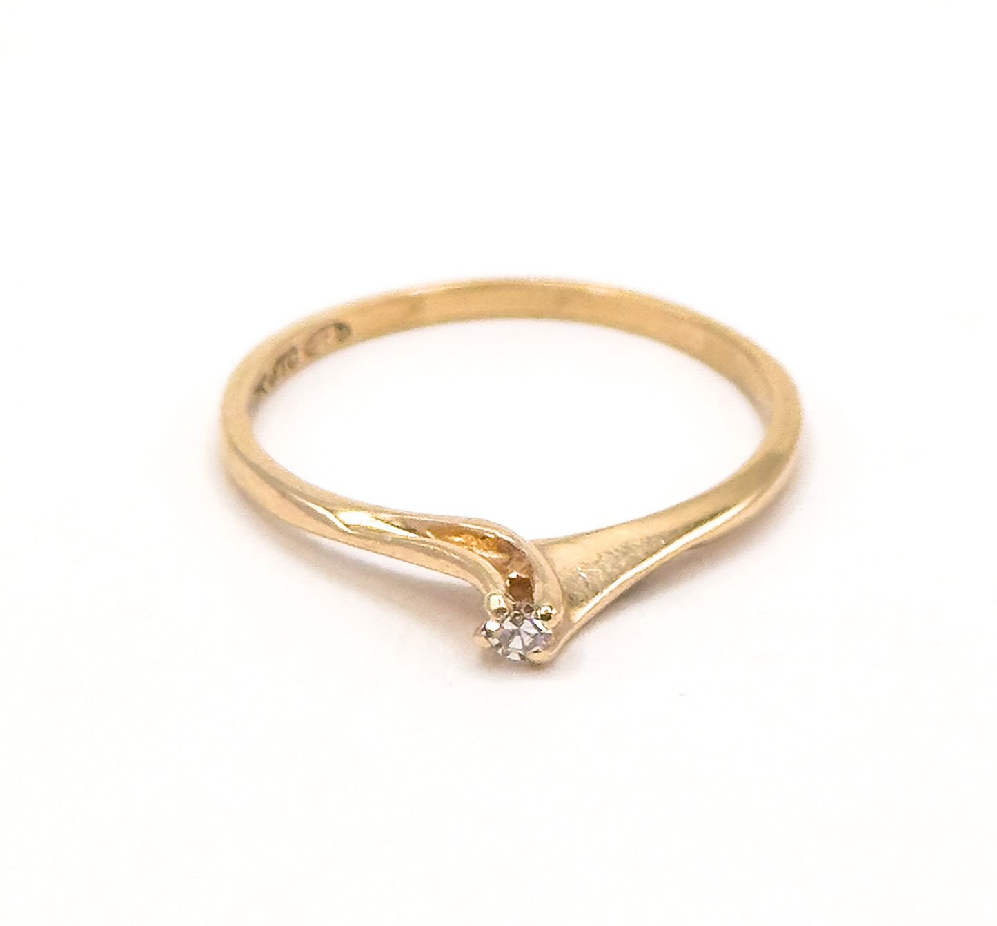 Vintage Dainty Diamond Ring in Gold