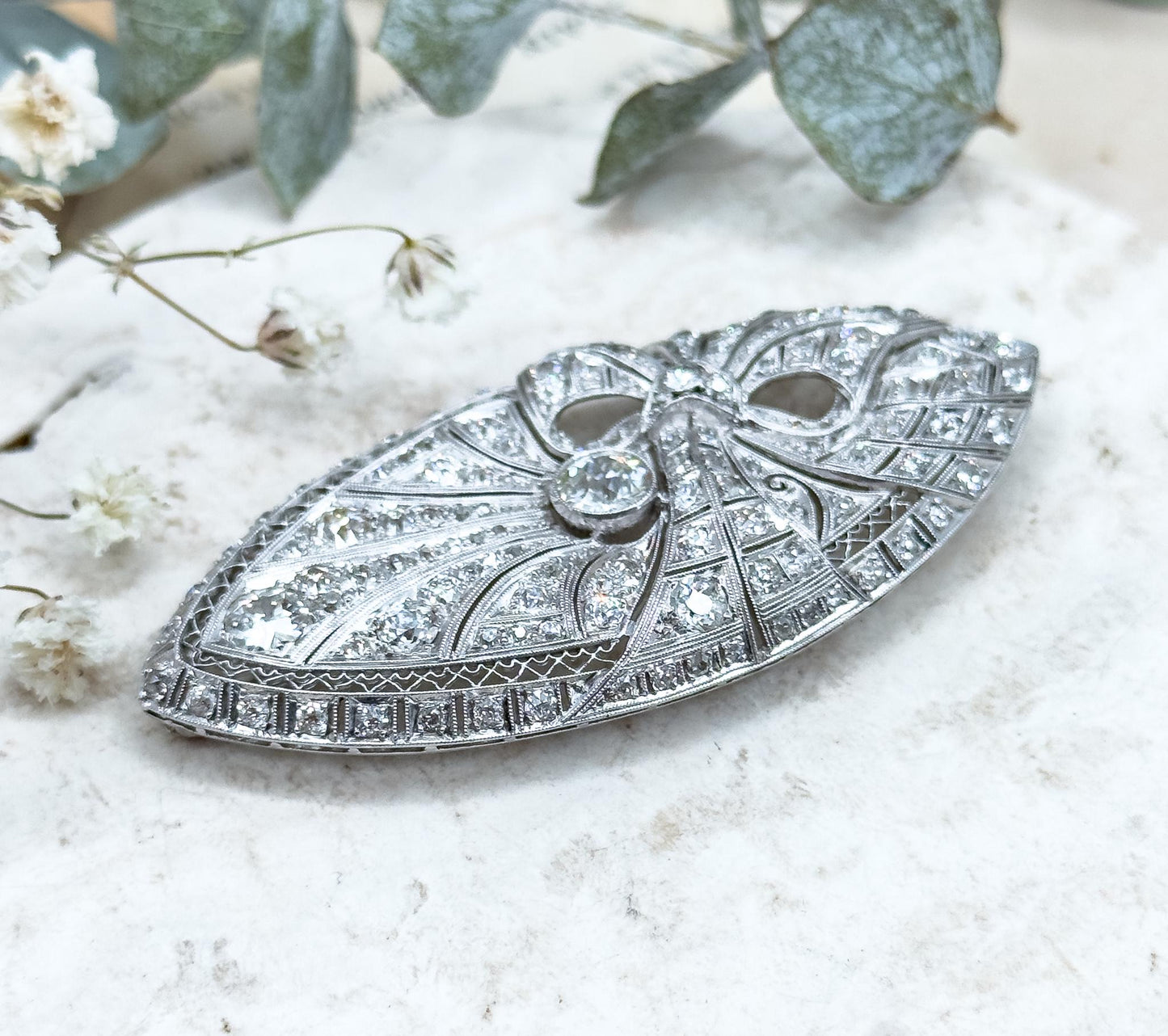 Art Deco Bow Brooch in Platinum with Old Cut Diamonds