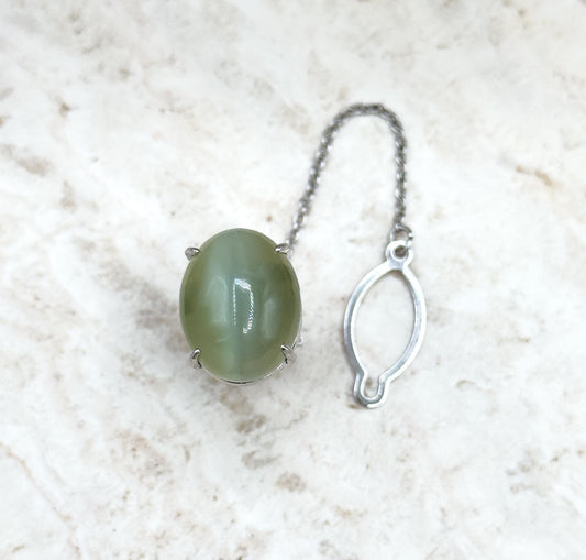Vintage Chrysoberyl Cats Eye Cabochon Tie tack in Platinum