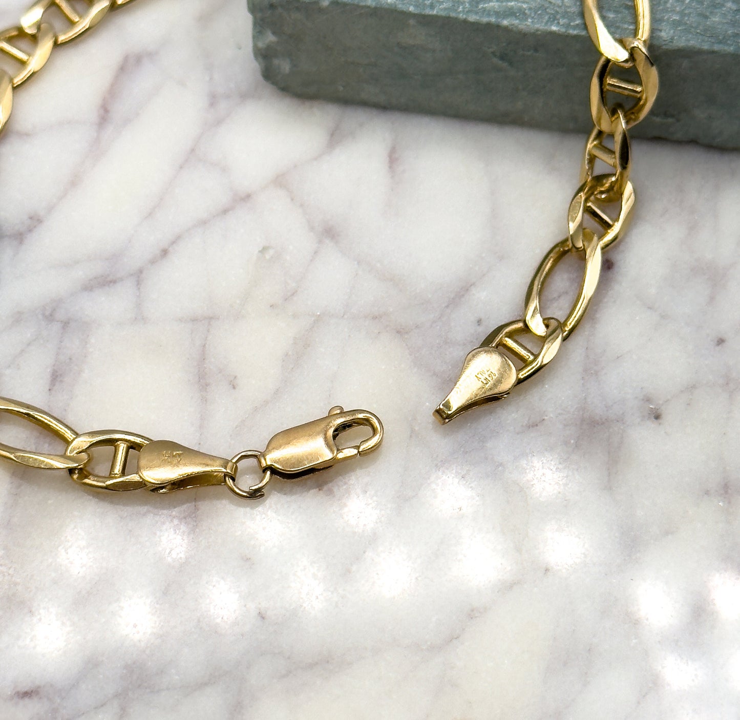 Vintage Figaro Chain Bracelet in 14K solid gold