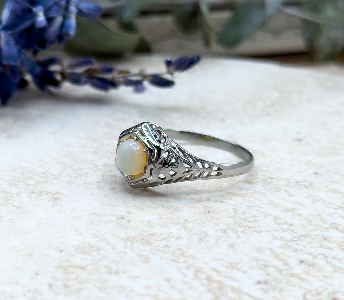Antique Art Deco Filigree Ring with Cabochon Opal 1920s 18K White Gold Filigree Ring