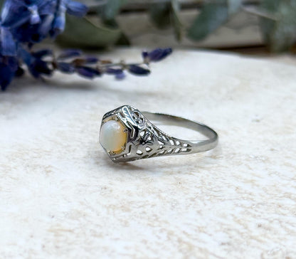 Antique Art Deco Filigree Ring with Cabochon Opal 1920s 18K White Gold Filigree Ring