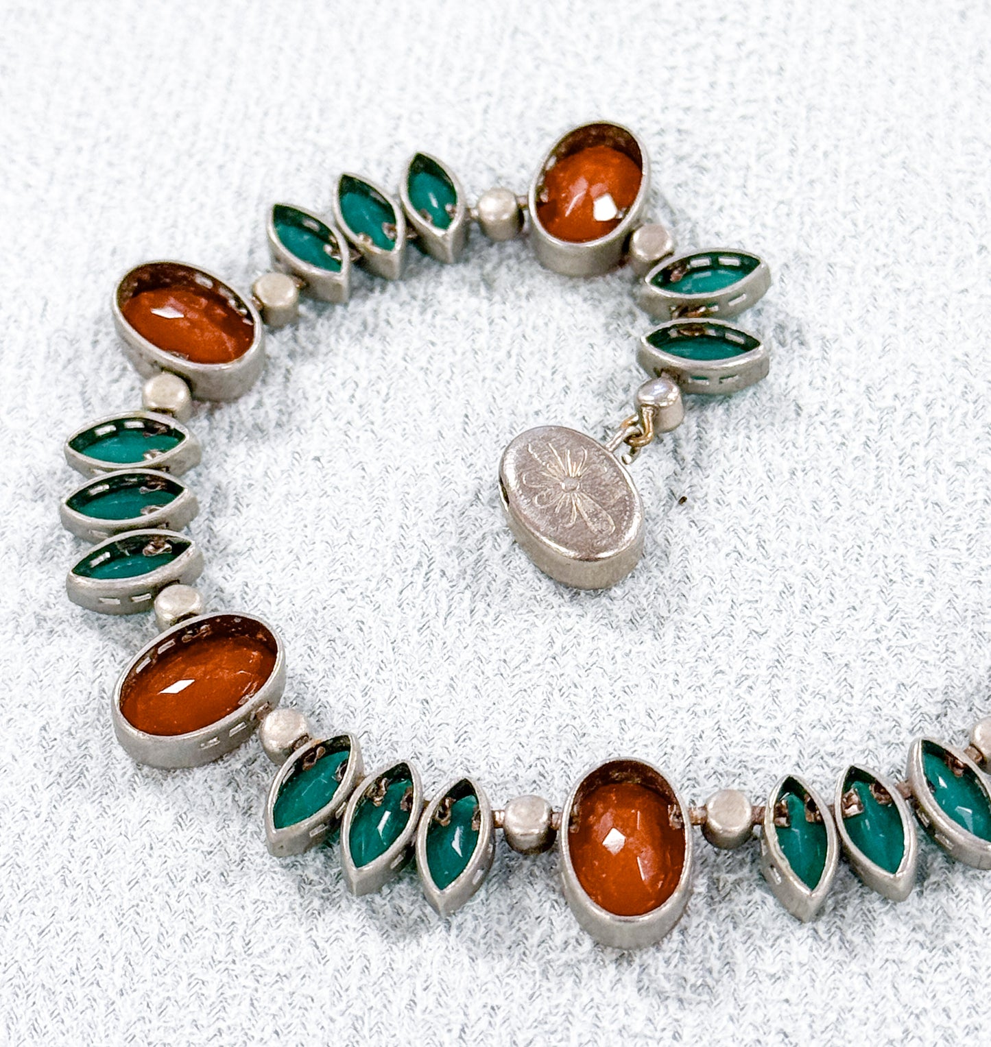 Vintage Glass Costume Jewelry Necklace in Silver tone Metal