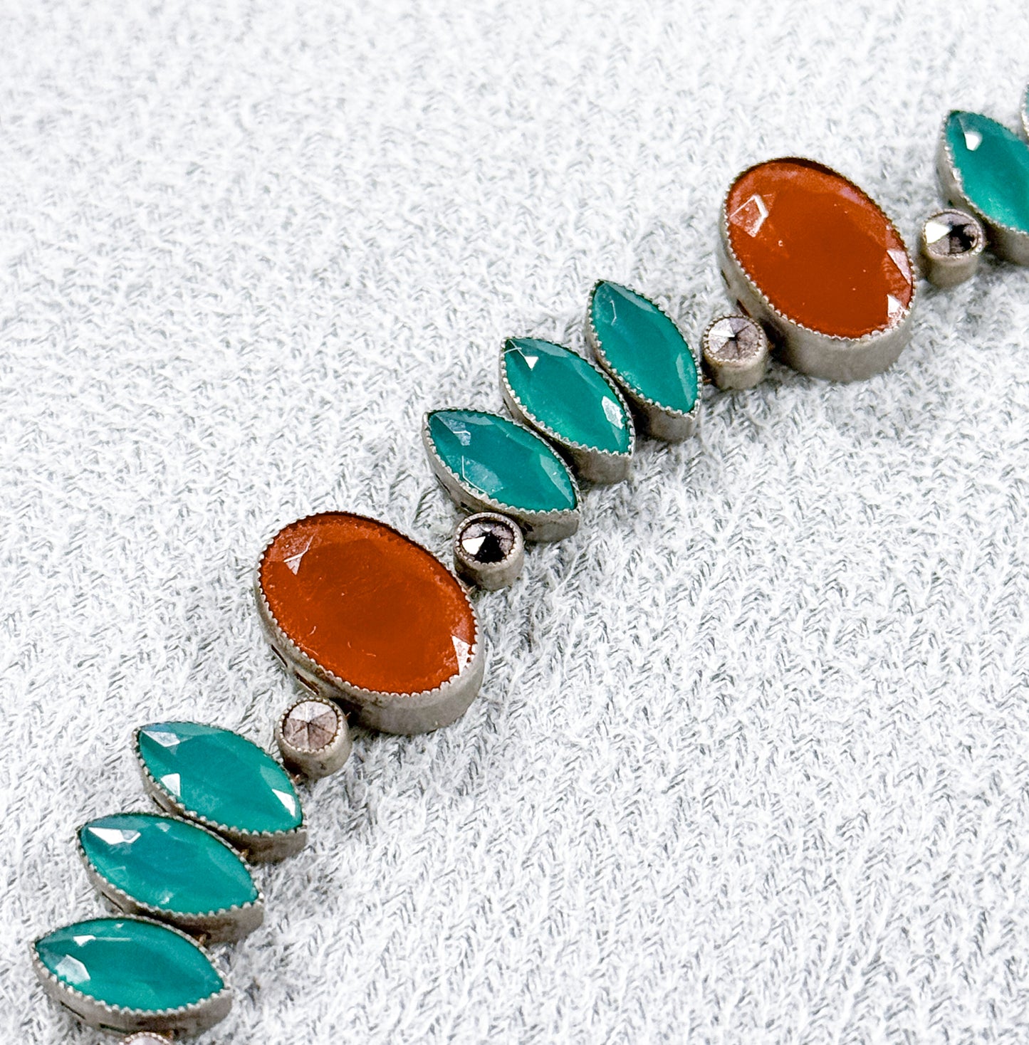 Vintage Glass Costume Jewelry Necklace in Silver tone Metal