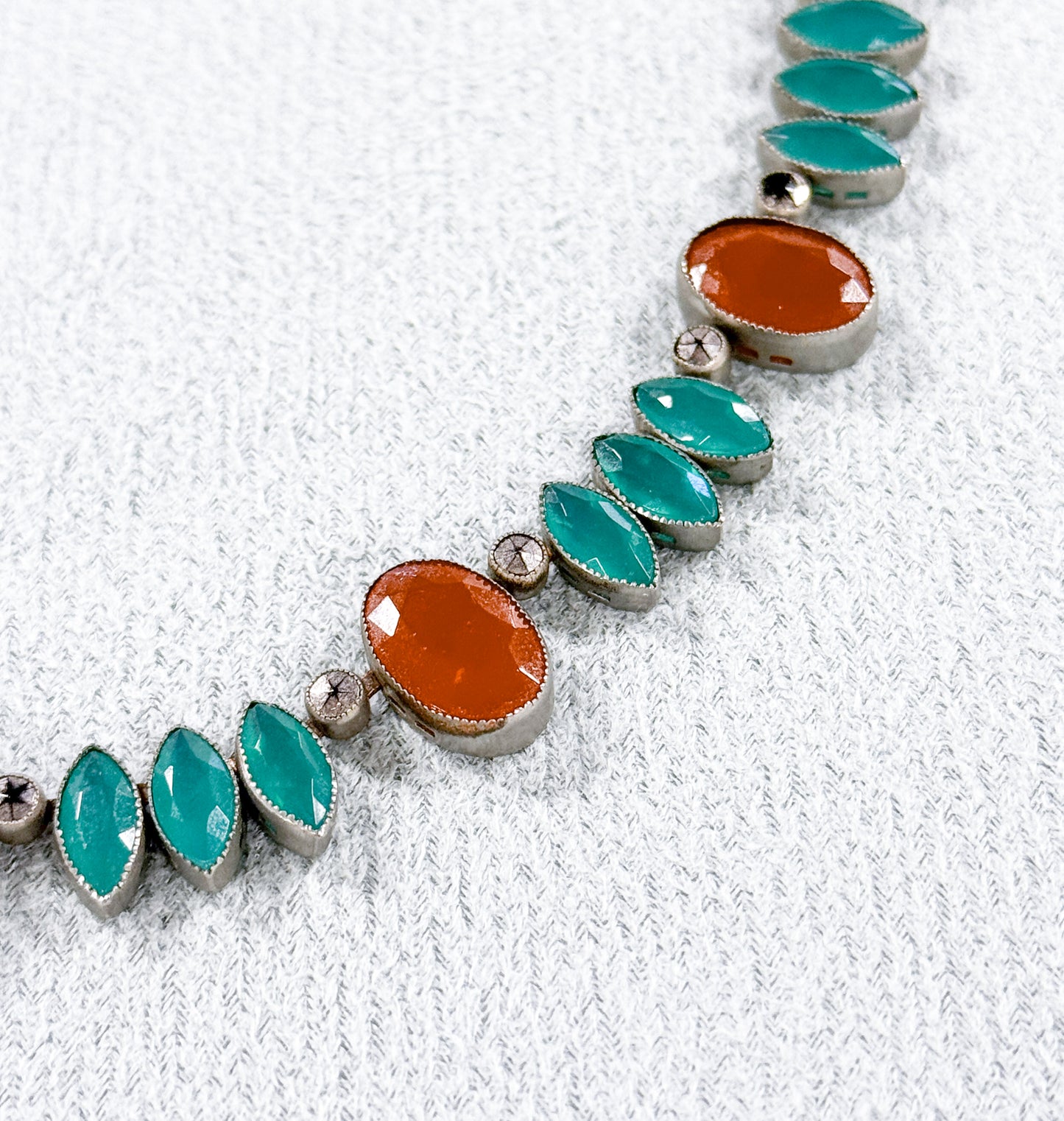 Vintage Glass Costume Jewelry Necklace in Silver tone Metal