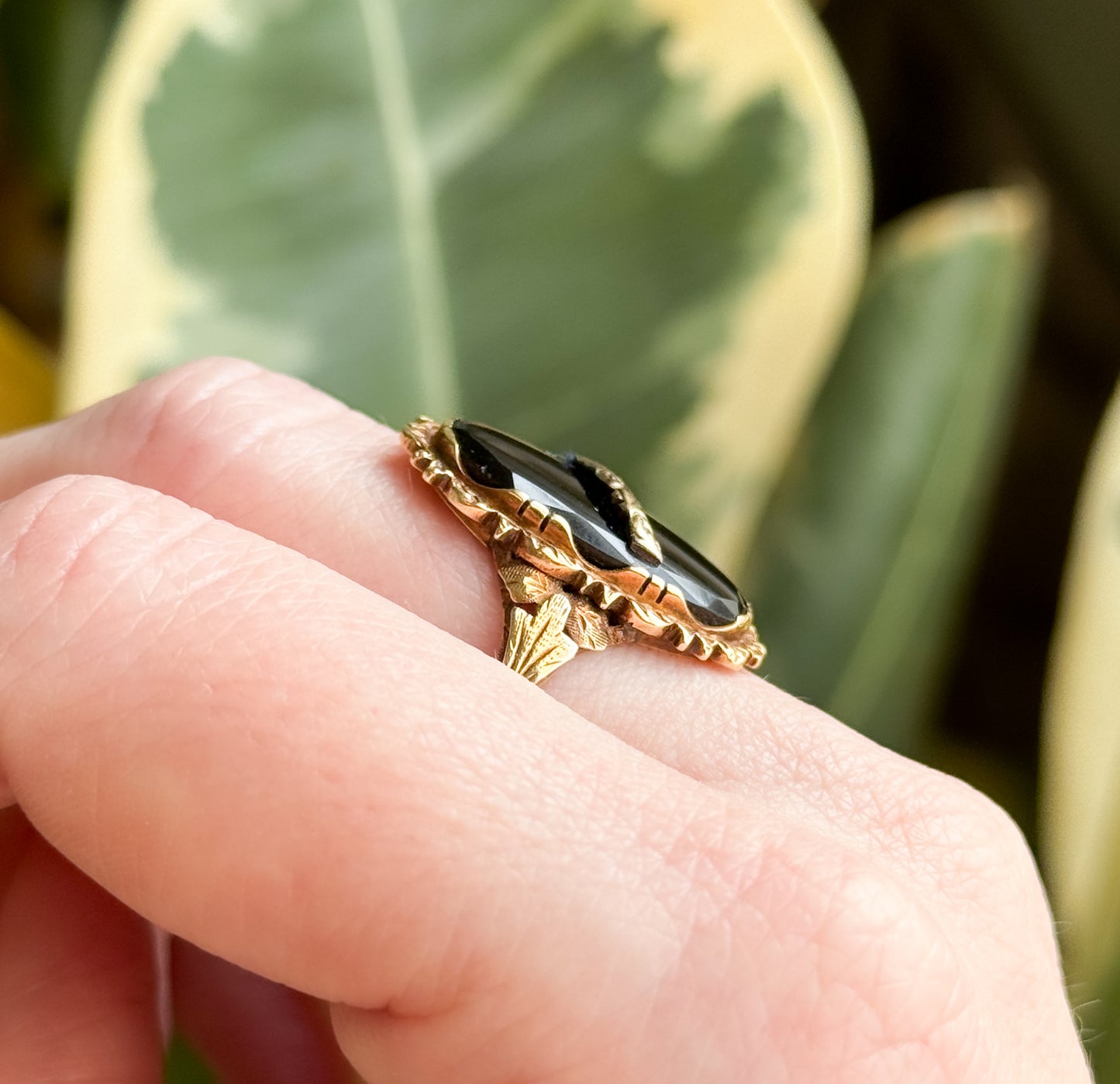 Antique Onyx Floral Ring in 14K Gold