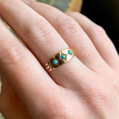 Antique Turquoise Cabochon Ring in 15K Gold, fully hallmarked