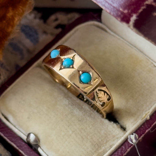 Antique Turquoise Cabochon Ring in 15K Gold, fully hallmarked