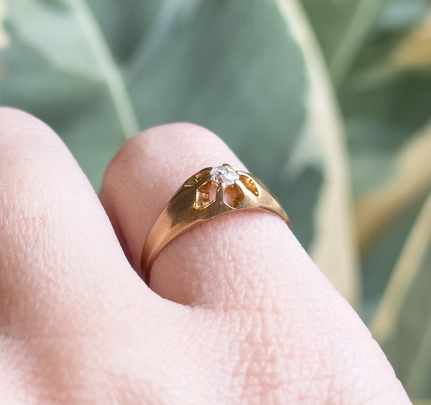 Vintage Buttercup Set Diamond Ring in 14K Gold