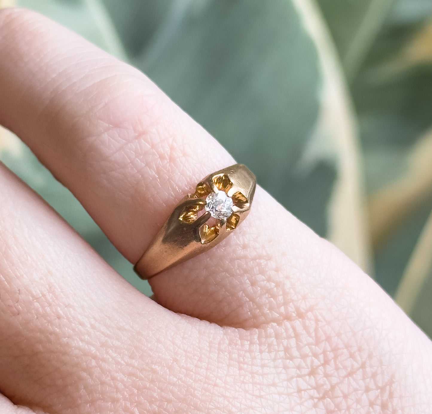 Vintage Buttercup Set Diamond Ring in 14K Gold