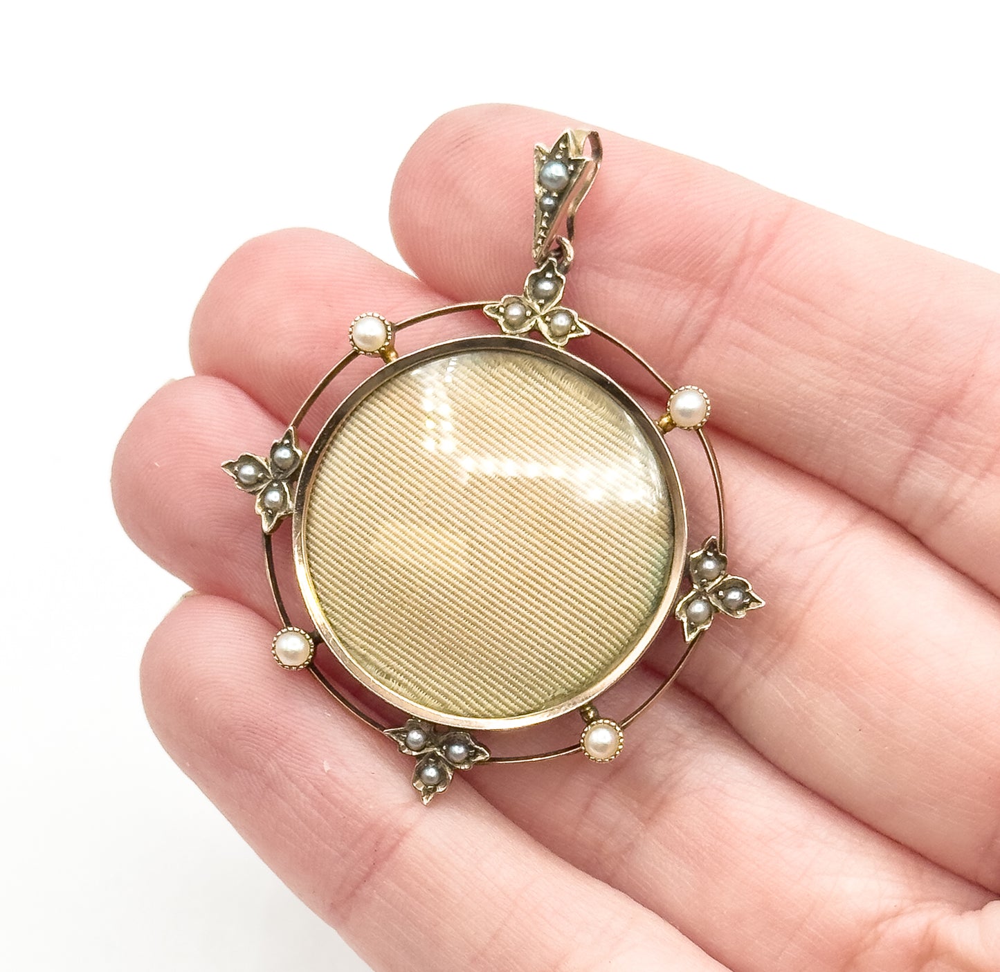 Edwardian locket pendant with Pearls and Ivy motif in 9k Gold