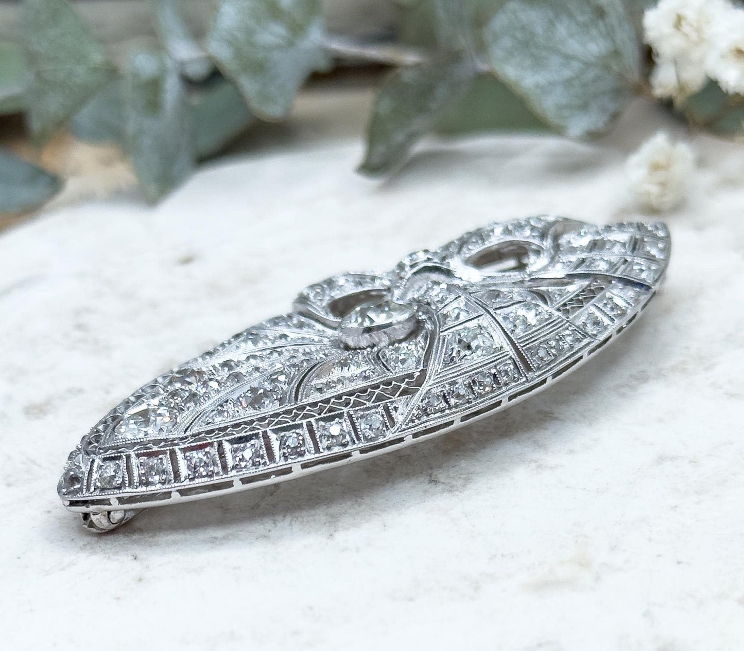 Art Deco Bow Brooch in Platinum with Old Cut Diamonds