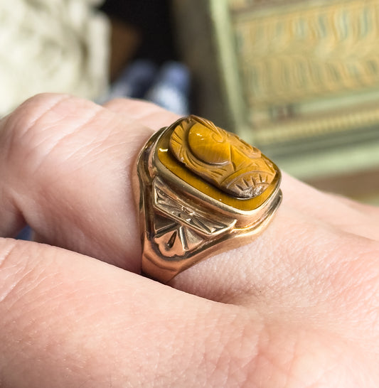 1940s Vintage Tigers Eye Solider Cameo Ring in Gold