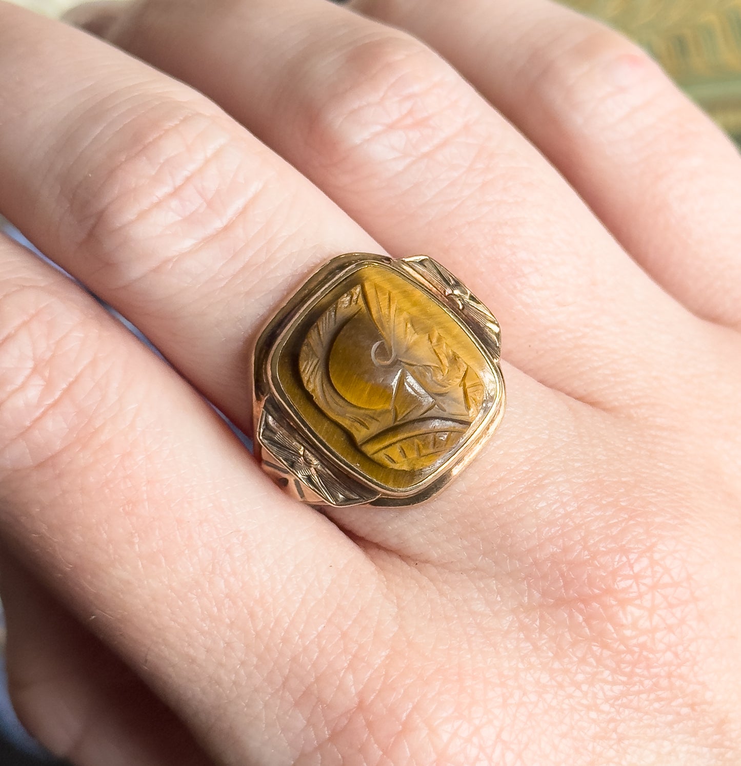 1940s Vintage Tigers Eye Solider Cameo Ring in Gold