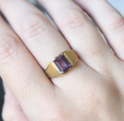 Late 20th Century Lab-Created Sapphire Ring in 10K Yellow Gold