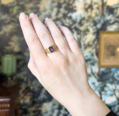 Late 20th Century Lab-Created Sapphire Ring in 10K Yellow Gold