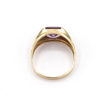 Late 20th Century Lab-Created Sapphire Ring in 10K Yellow Gold