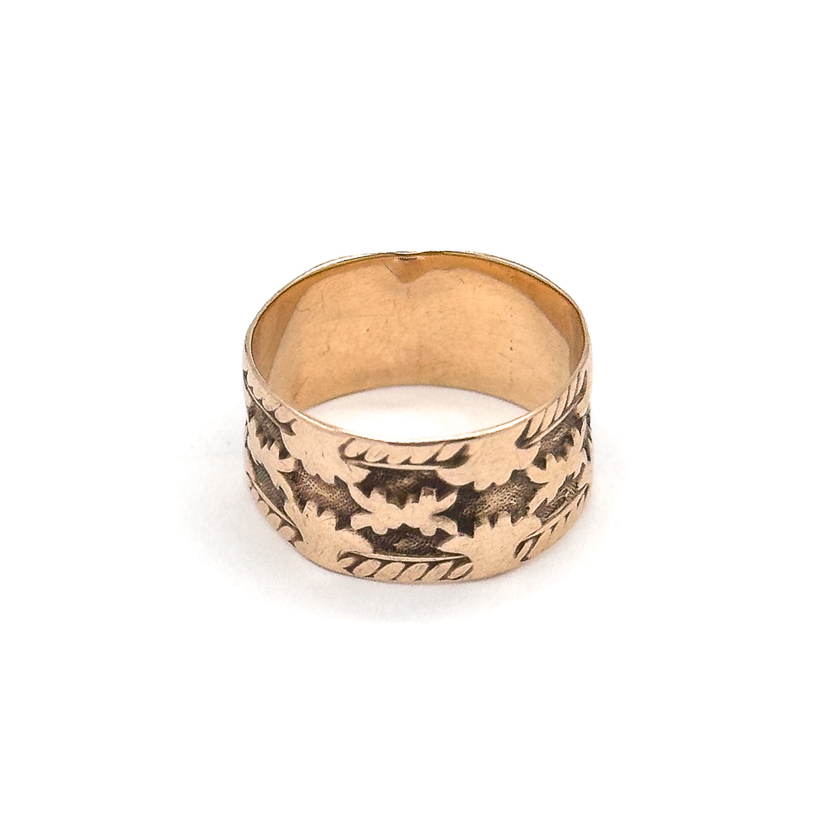 Angled a little from above so the interior forms a wide oval, revealing the fine twisted-rope borders edging the carved leaf row along the top and bottom rims of the band.