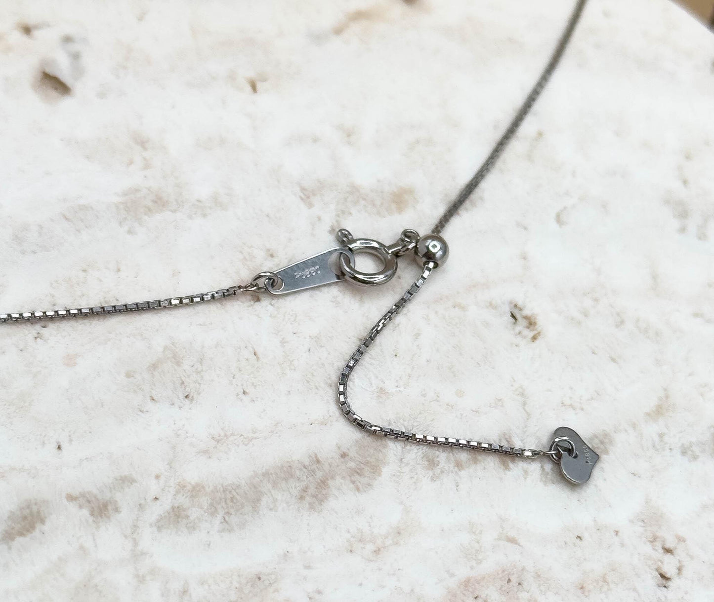 Lovely Amethyst Cabochon & Diamond Pendant Necklace in Platinum pt850