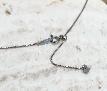 Lovely Amethyst Cabochon & Diamond Pendant Necklace in Platinum pt850