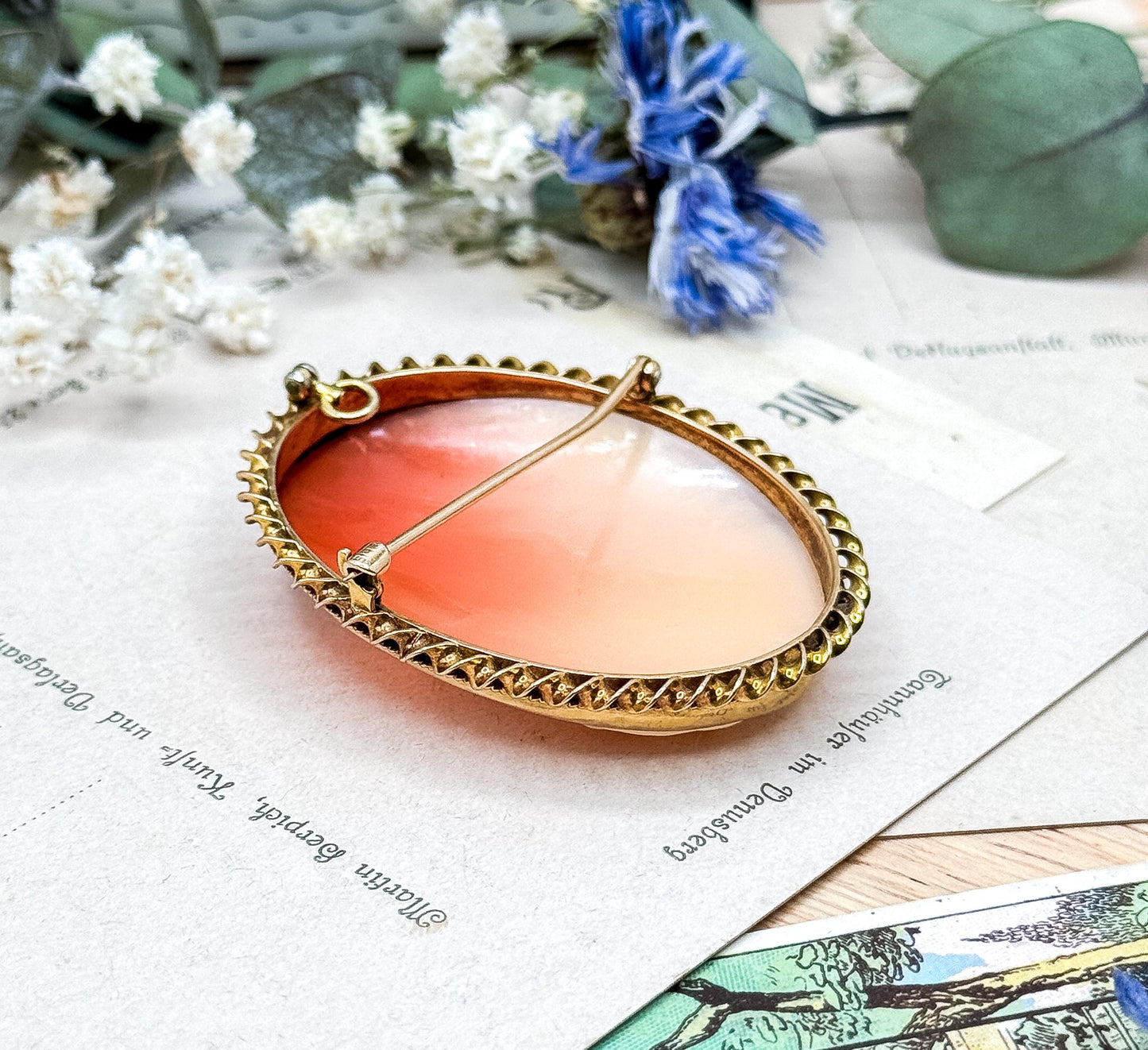 Antique Carved Shell Cameo Brooch in 14K Yellow Gold Lady with Bird