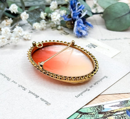 Antique Carved Shell Cameo Brooch in 14K Yellow Gold Lady with Bird