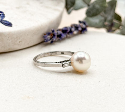 Vintage Pearl Ring with Baguette Diamonds in Platinum