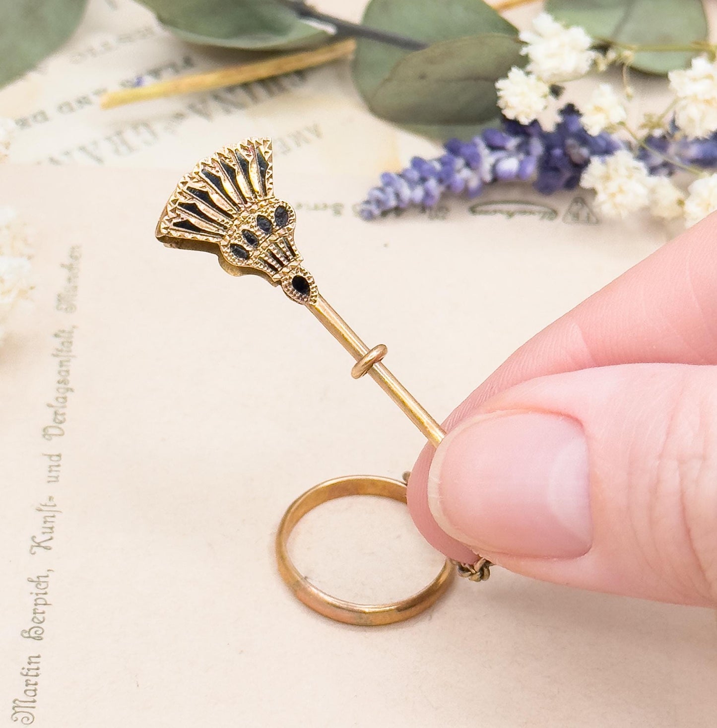 Antique 14K Yellow Gold Hankie Holder Ring: Victorian Black Enamel Detail