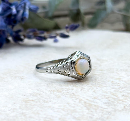 Antique Art Deco Filigree Ring with Cabochon Opal 1920s 18K White Gold Filigree Ring