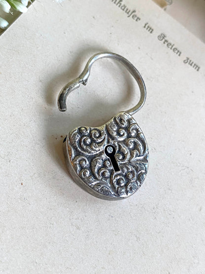 Victorian Repousse Puffy Link Chain Bracelet in Silver w Padlock heart