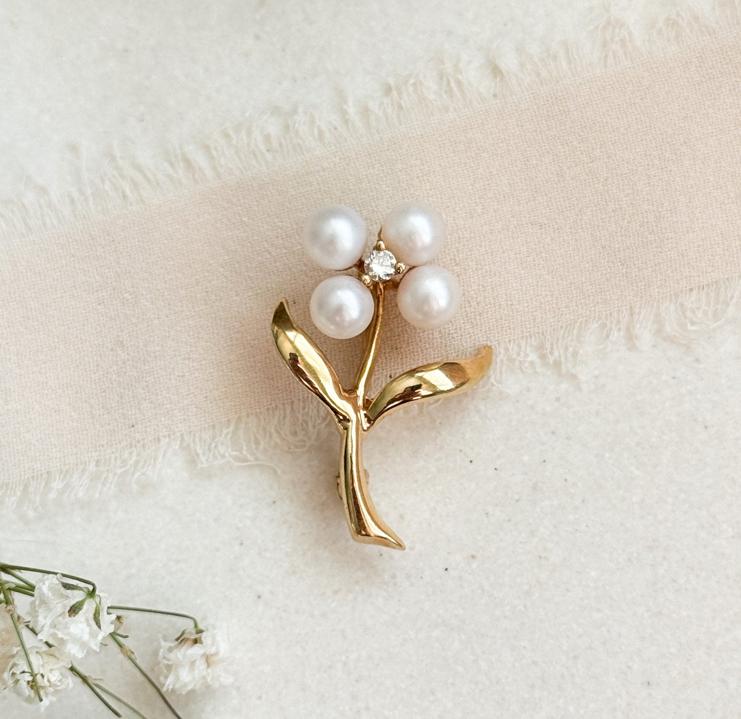 Vintage Pearl Flower Brooch in 10K Yellow Gold Diamond Center Petite Lapel Pin