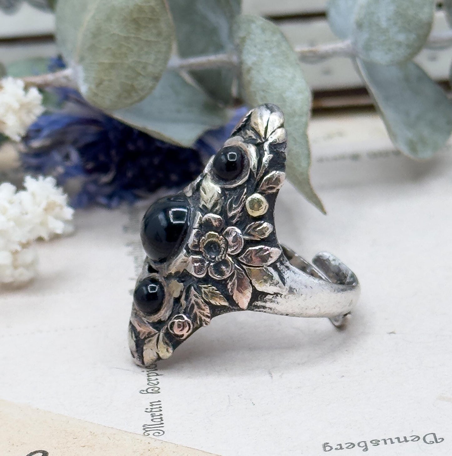 Vintage Art Nouveau Onyx Glass Cabochon Ring: Floral Silver & Gold Statement