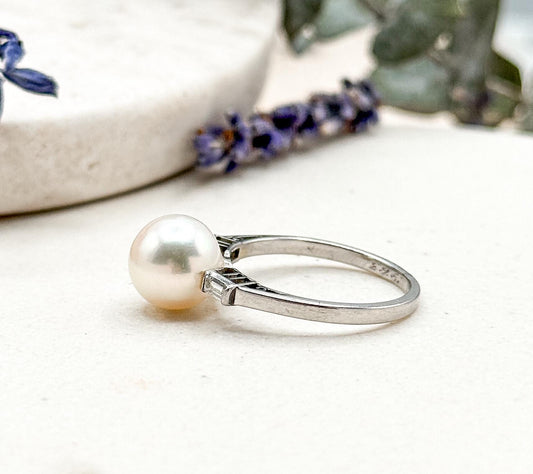 Vintage Pearl Ring with Baguette Diamonds in Platinum