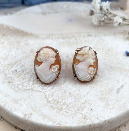 Boxed Antique Shell Cameo Earrings 10K Gold w Screw Backs