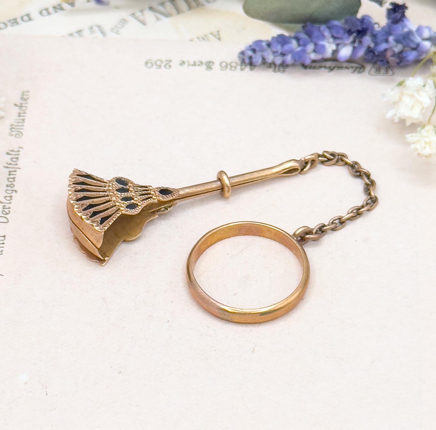 Antique 14K Yellow Gold Hankie Holder Ring: Victorian Black Enamel Detail