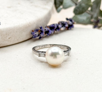 Vintage Pearl Ring with Baguette Diamonds in Platinum
