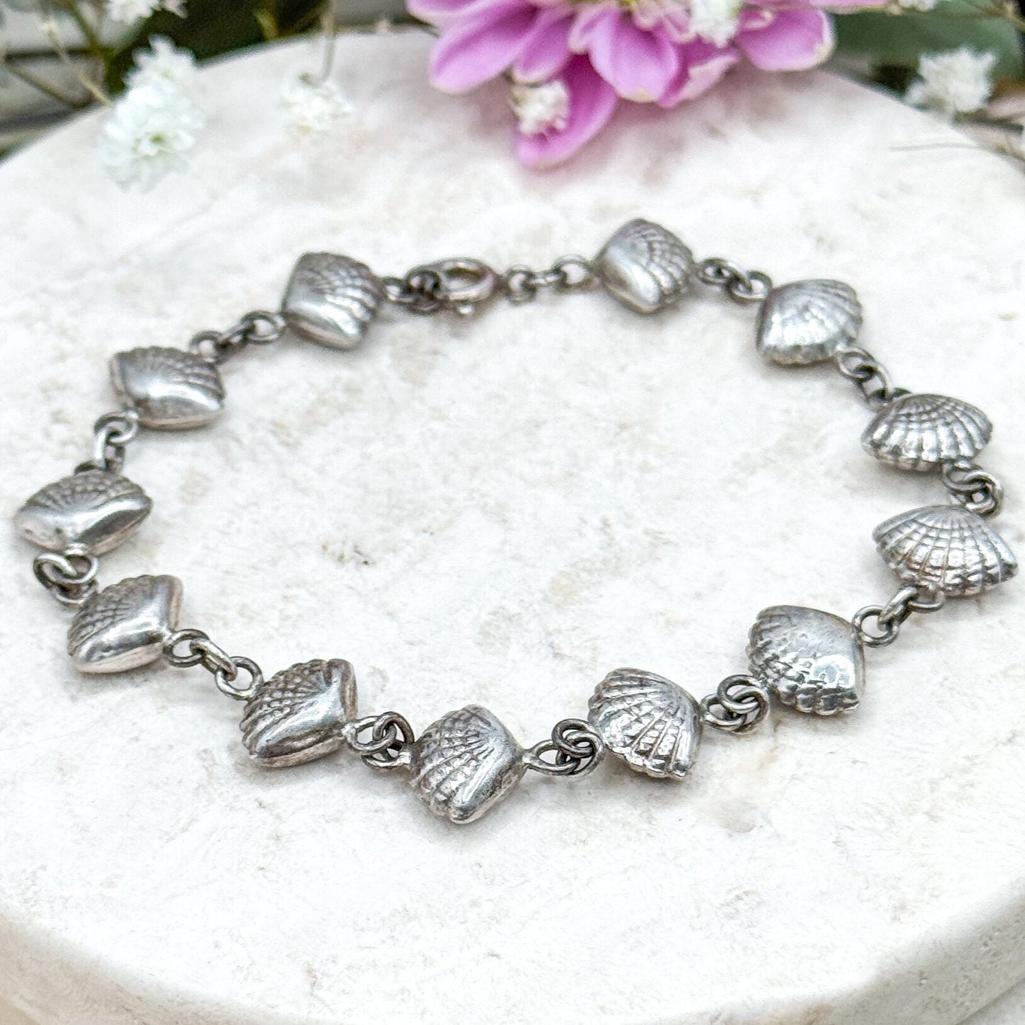 Cute Vintage Sea Shell Bracelet in Sterling Silver Vintage puffy scallops