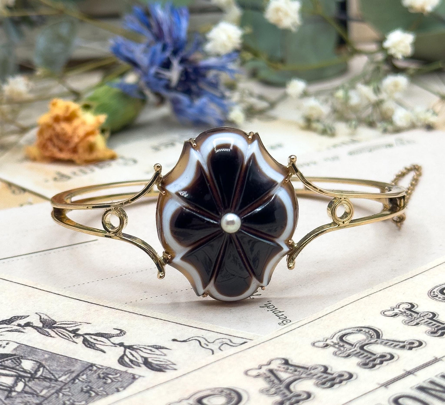 Victorian Banded Agate Bracelet in 14K Yellow Gold Solid Gold Bullseye Agate with Pearl