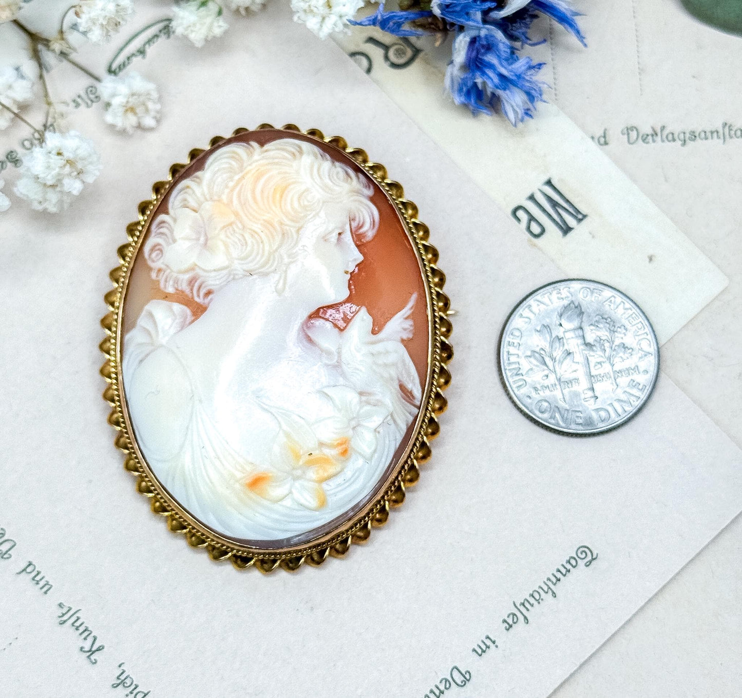 Antique Carved Shell Cameo Brooch in 14K Yellow Gold Lady with Bird