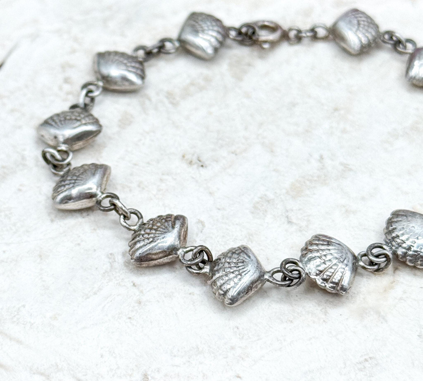 Cute Vintage Sea Shell Bracelet in Sterling Silver Vintage puffy scallops