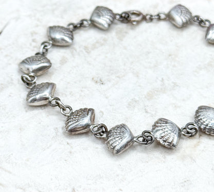 Cute Vintage Sea Shell Bracelet in Sterling Silver Vintage puffy scallops