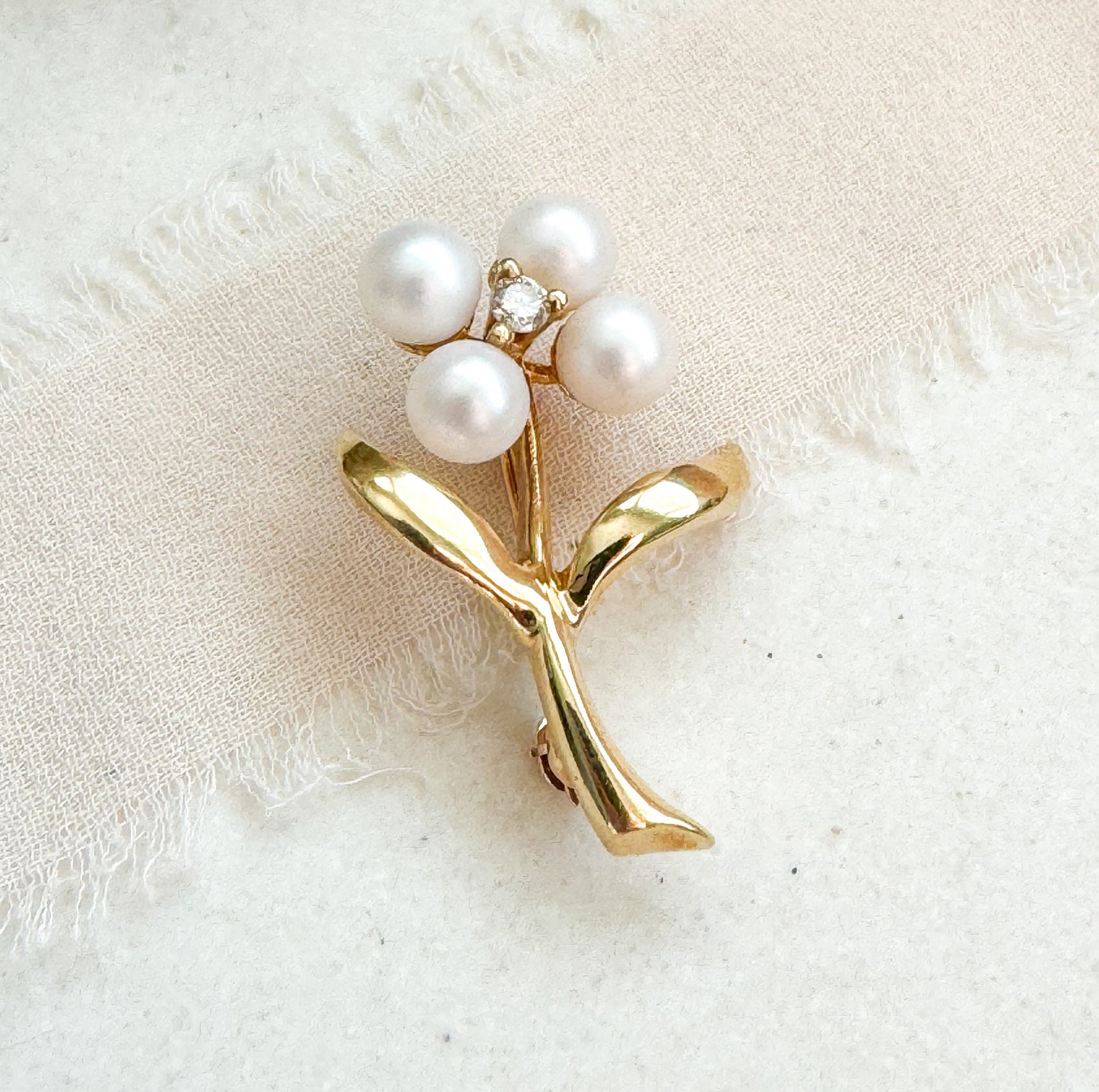 Vintage Pearl Flower Brooch in 10K Yellow Gold Diamond Center Petite Lapel Pin