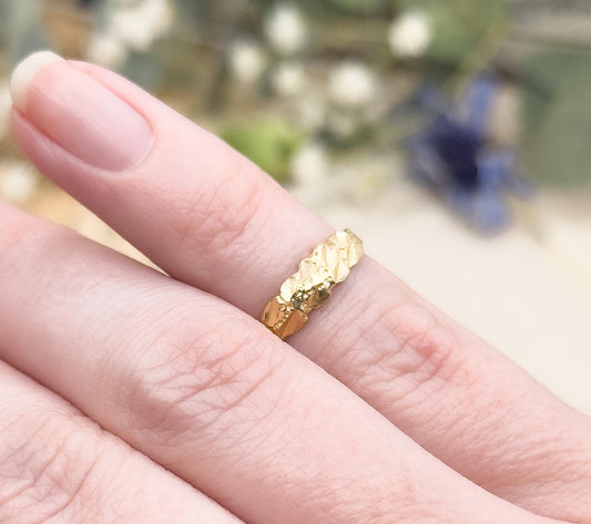 Vintage carved Solid 10K yellow gold Midi ring antique Childs ring size 1.25 textured